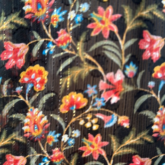 LOFT Short Sleeve Too - Picture 4 of 11